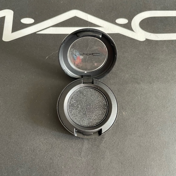 MAC Eyeshadow in Black Tied (Discontinued) - Picture 1 of 4
